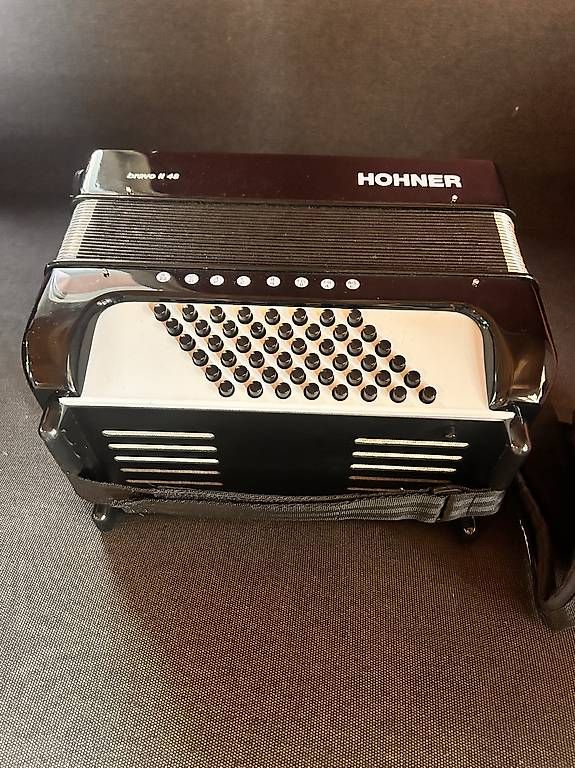 Musikinstrumente: Hohner Akkordeon – Gebraucht aus Mittelhäusern von lou_rq85 1