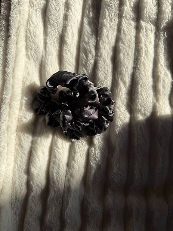 Accessori per capelli: Set aus Seidenhaube, Lockenstab, Scrunchie – Usato da Chur venduto da van_6qs7 2