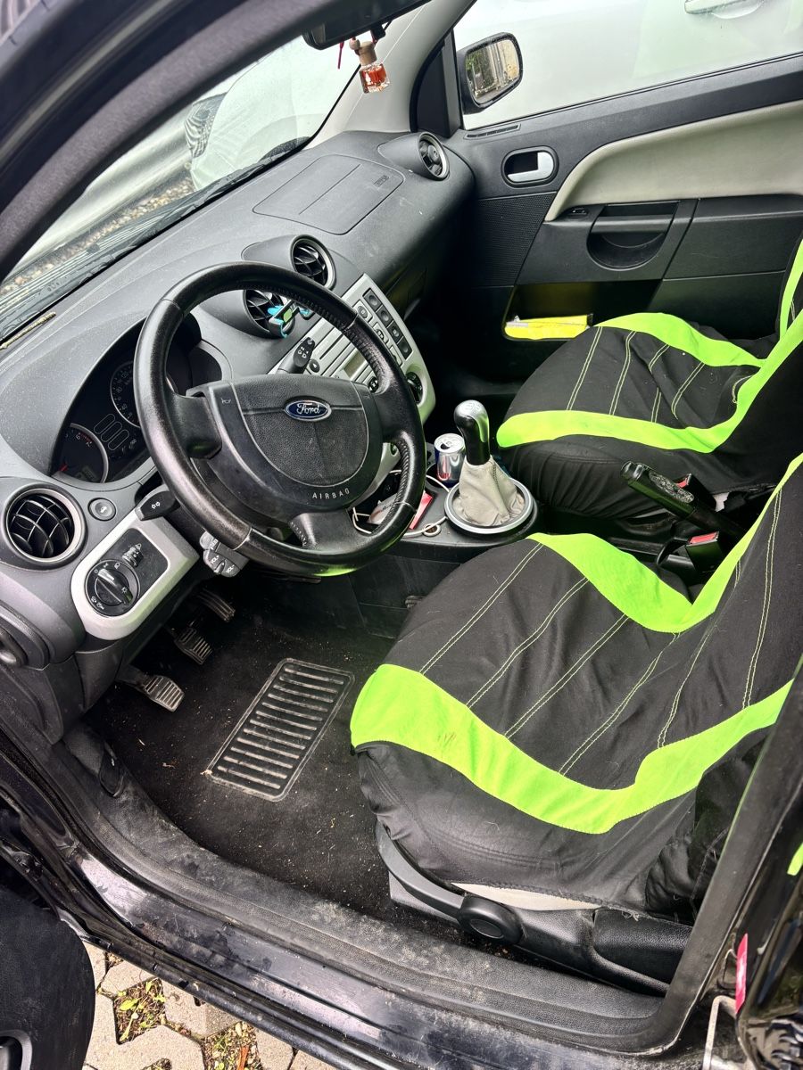 Ford Fiesta noir occasion avec traces d'usure et rayures (Gebraucht) in ...