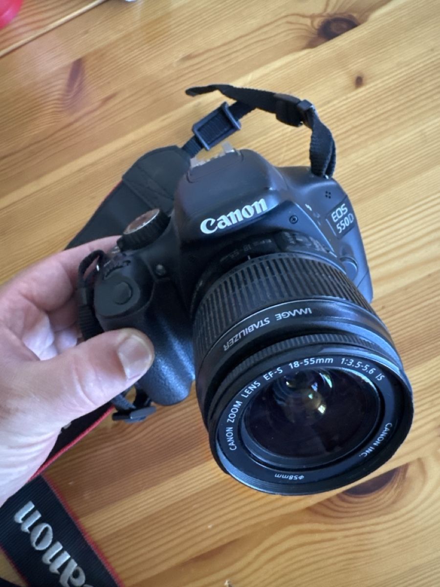 Canon Fotocamera: Canon EOS 550D avec objectif EF-S 18-55mm IS II – Usato da Vésenaz venduto da Angela.C3 1