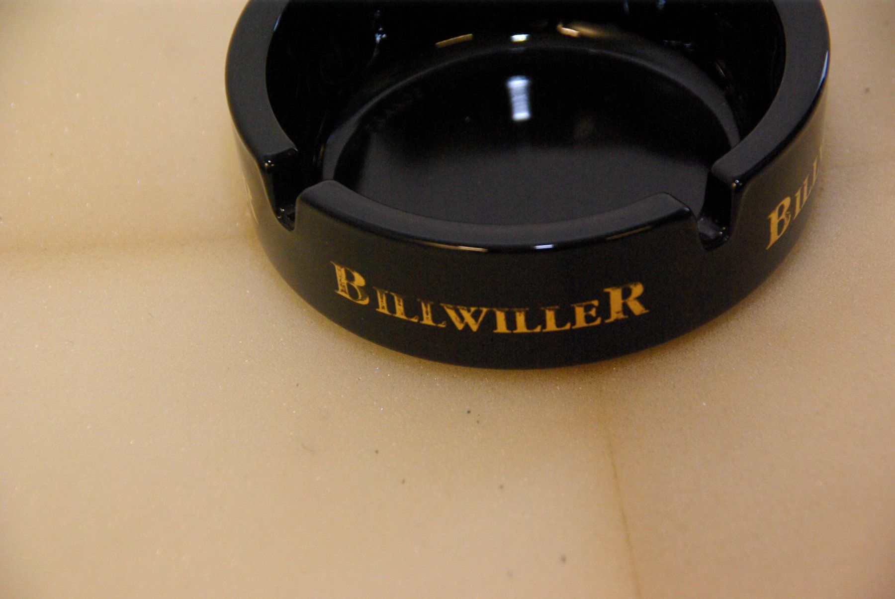 Portacenere: Aschenbecher "Billwiller", schwarz-gold – Usato da Herisau venduto da Cevianer1844 1