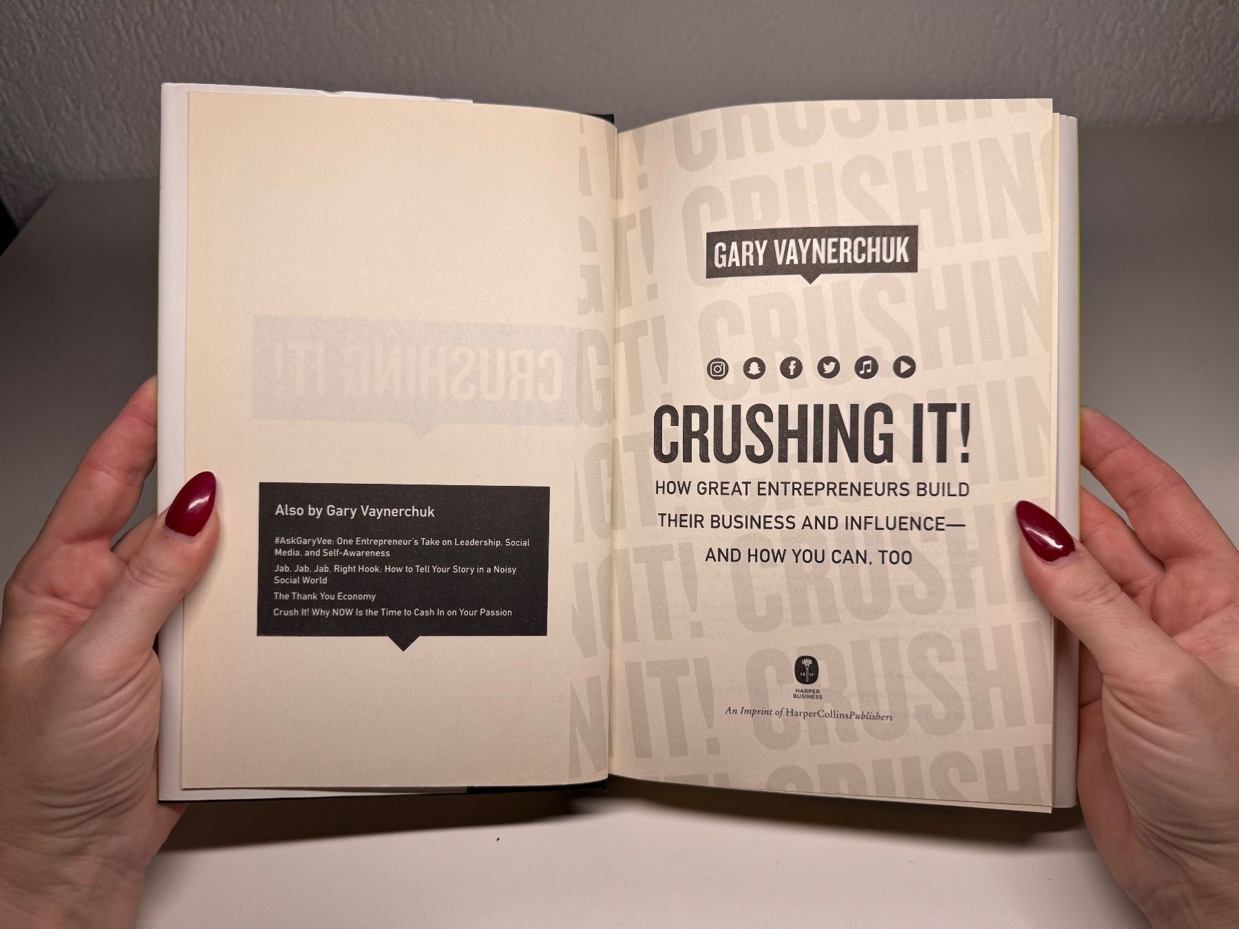 Libri: BOOK: Gary Vaynerchuk, Crushing it – Usato da Grosswangen venduto da English_books 2