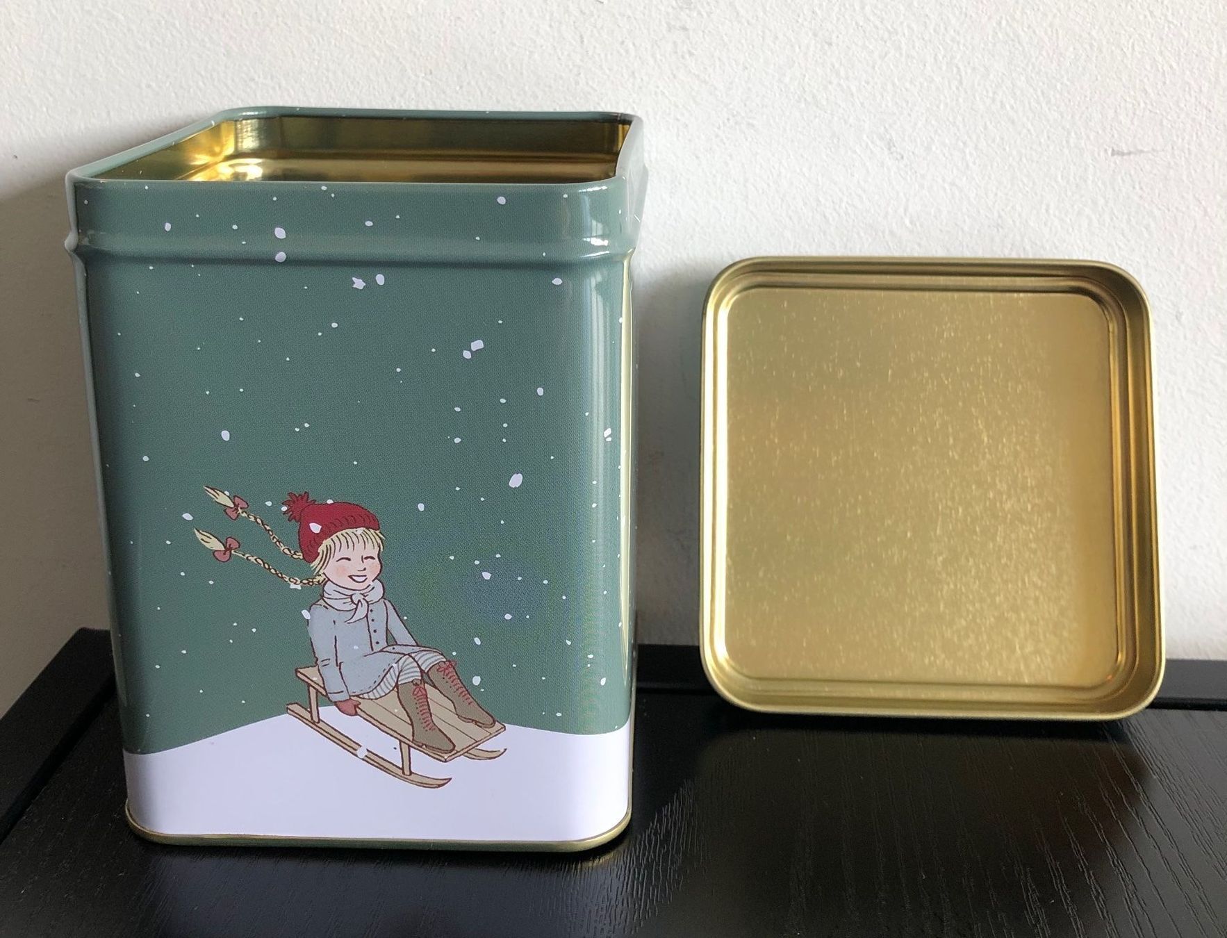 Altro in Decorazioni & Accessori: Kleine Guetzli-Blechdose ca. 8.5x8.5x11 – Usato da Pfäffikon SZ venduto da anshaV 1