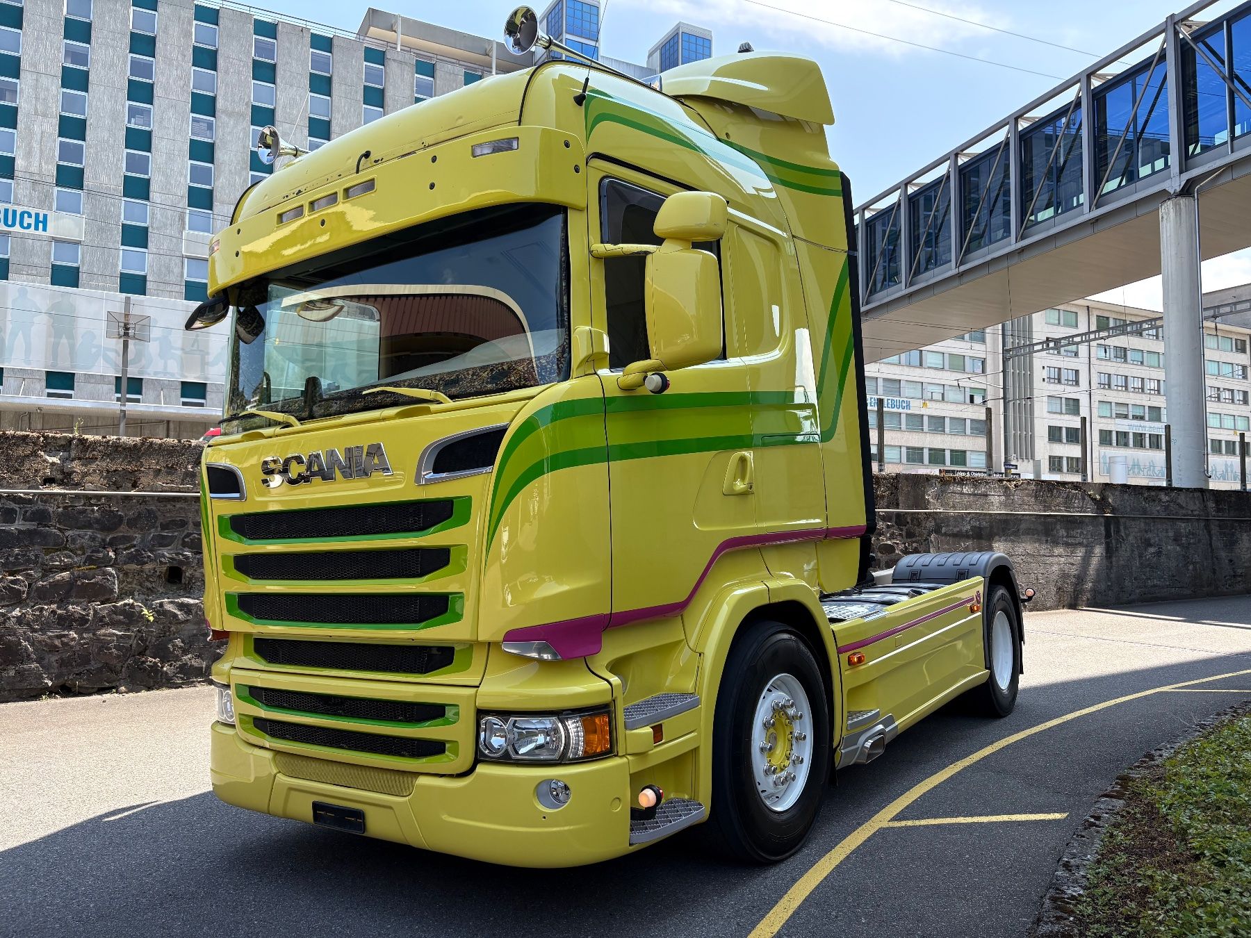 Scania Camions: SCANIA R520 V8 4X2 SATTELSCHLEPPER – D'occasion à Hasle LU par Mroeoesli0 1