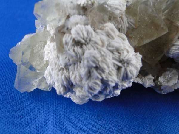 Minerali & Pietre curative: Baryt auf Fluorit-Matrix – Usato da Schinznach Bad venduto da Demerald 1