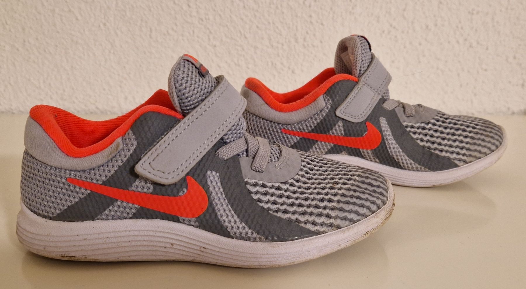 Nike Scarpe per ragazzi: 9) Nike Revolution 4, Grösse 27 – Usato da Menziken venduto da chs_xd76 1