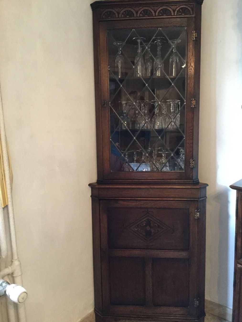 Articles en bois: Eckschrank mit Glasvitrine Tudor – D'occasion à Wallisellen par Lunajuanito