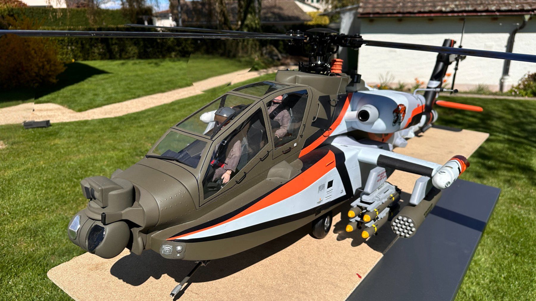 RC Kits de montage: Apache  AH-64 Scale Helikopter 700 – D'occasion à Murten par Vaiper 1