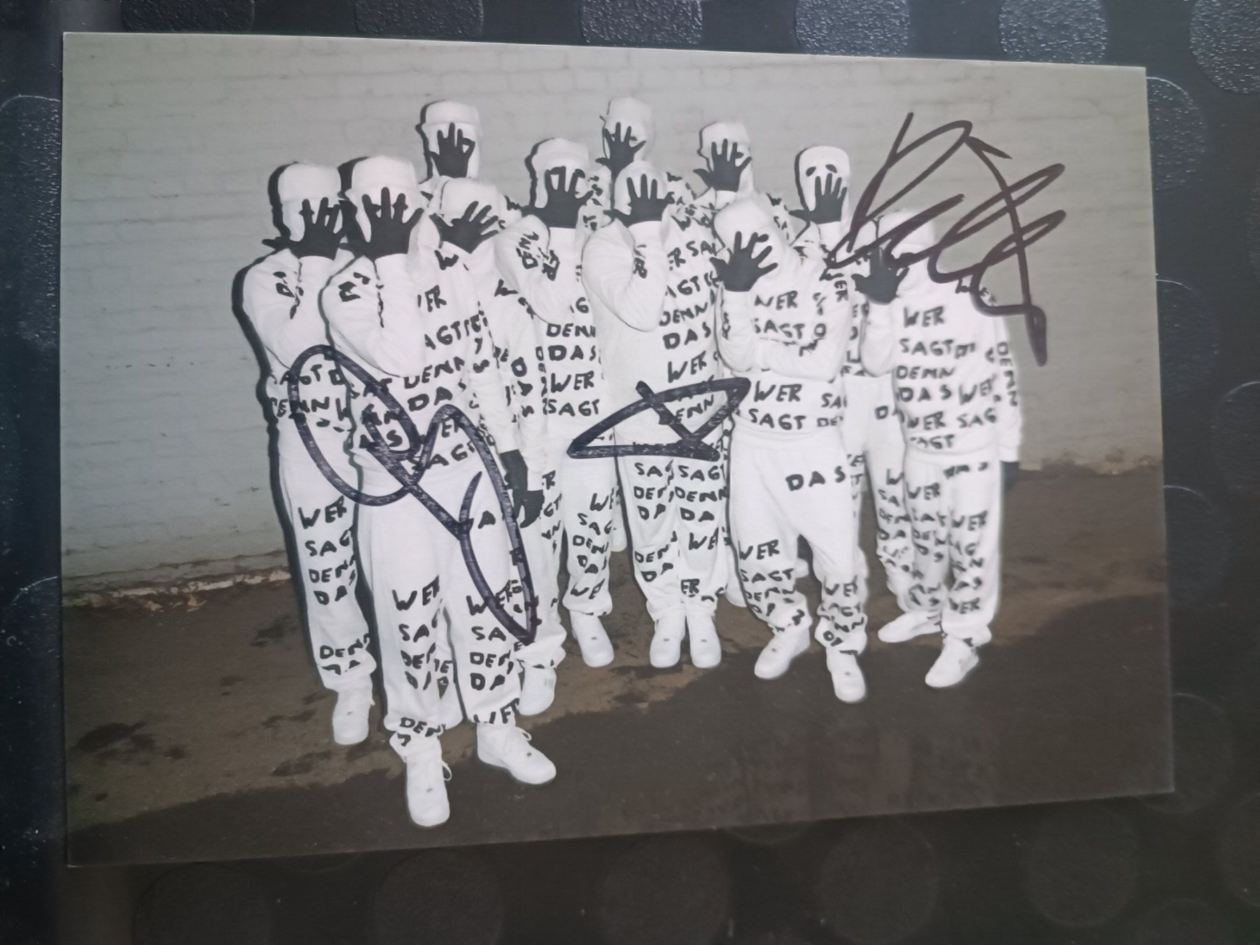 Autografi: Deichkind - handsignierte Autogrammkarte – Usato da Menziken venduto da Artographs