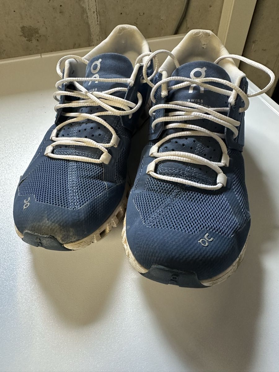 On Scarpe da donna: On Running Cloud Damenschuhe Grösse 40 EU Blau – Usato da Wiesendangen venduto da Verkaufen03