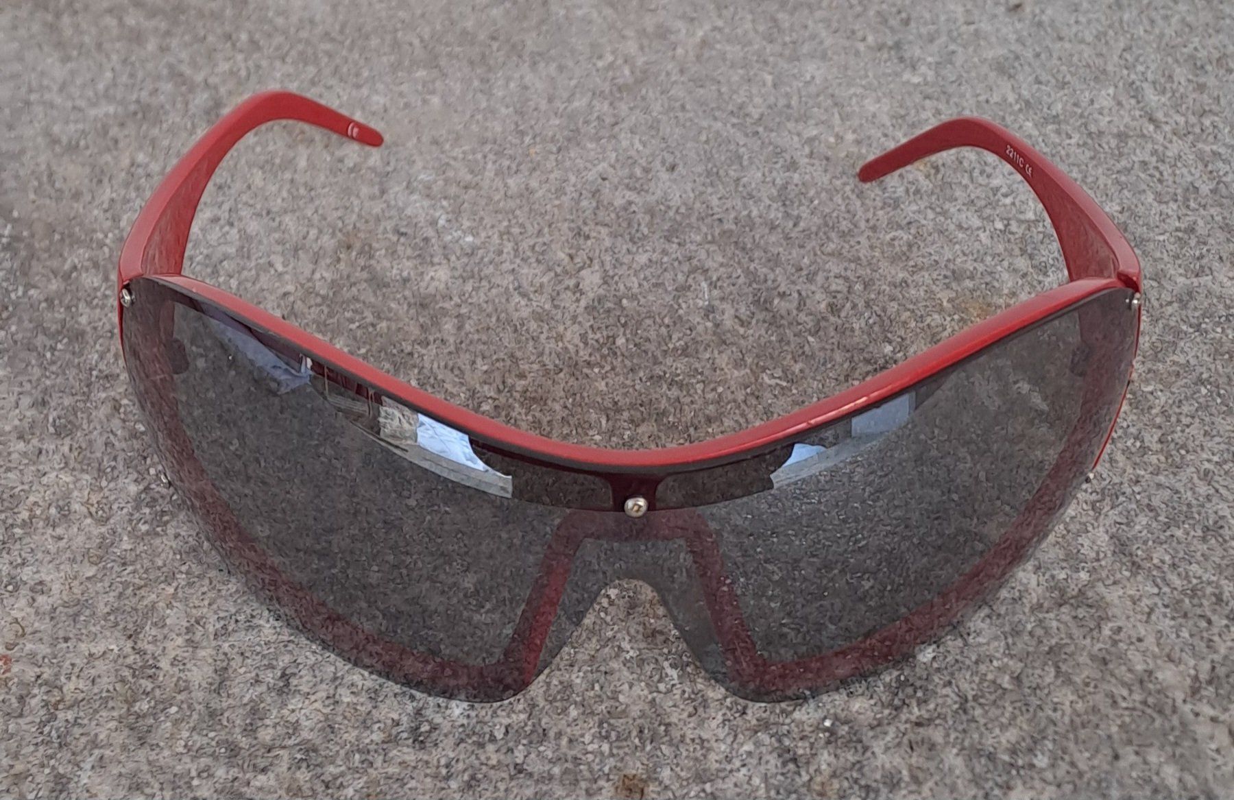 Occhiali & Lenti: Sonnenbrille mit rotem gestell/Gläser grau – Usato da spruga venduto da andrapush 1