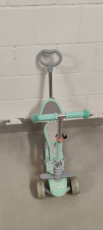 Fahrzeuge für Kinder: Baby-Scooter 3 in 1 – Gebraucht aus Aarwangen von Sirnick