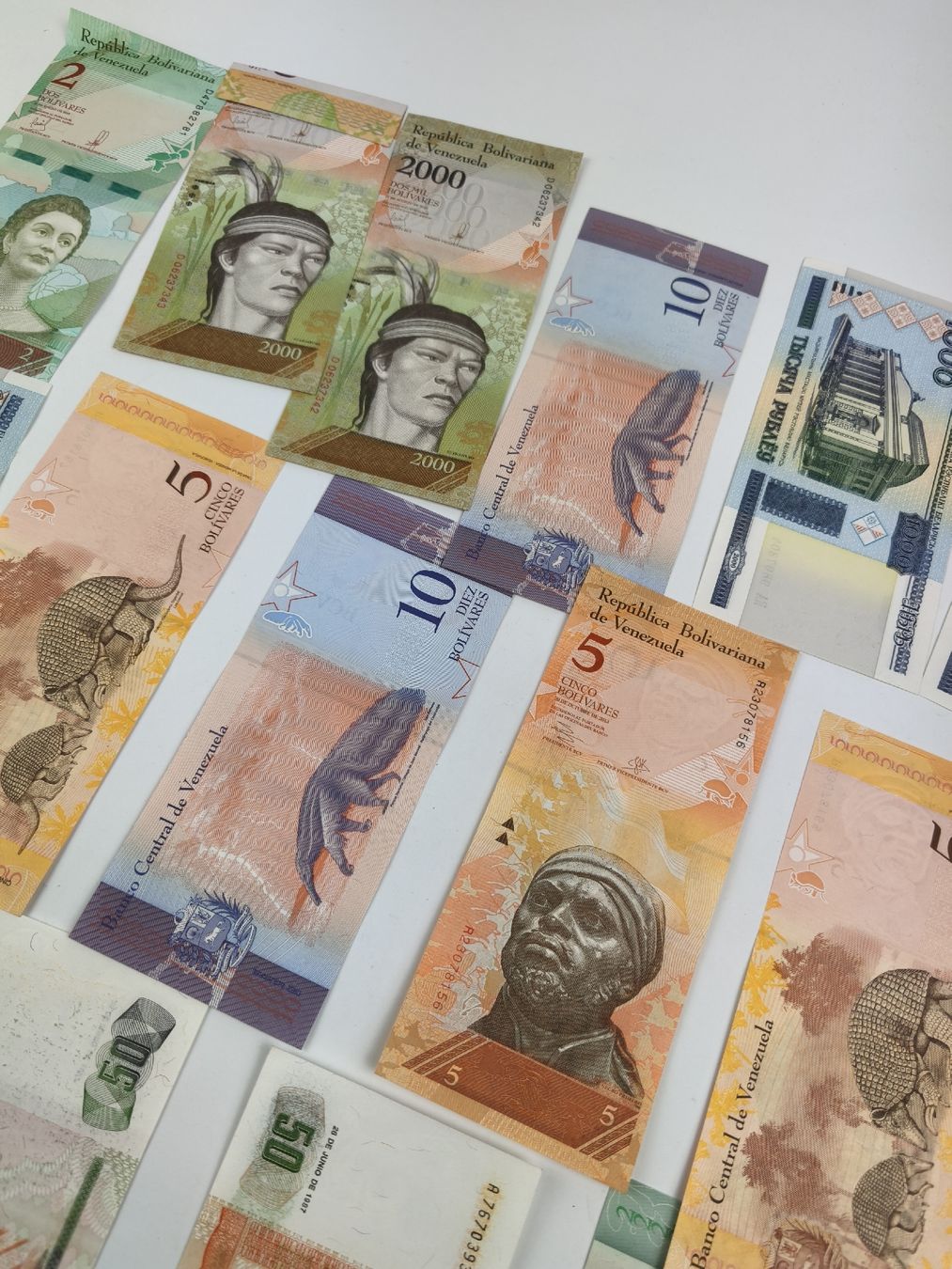 Banconote: Banknoten aus aller Welt – Usato da Bern venduto da Xtralite