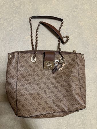 Schöne Guess Tasche, perfekt für den Sommer, wie neu