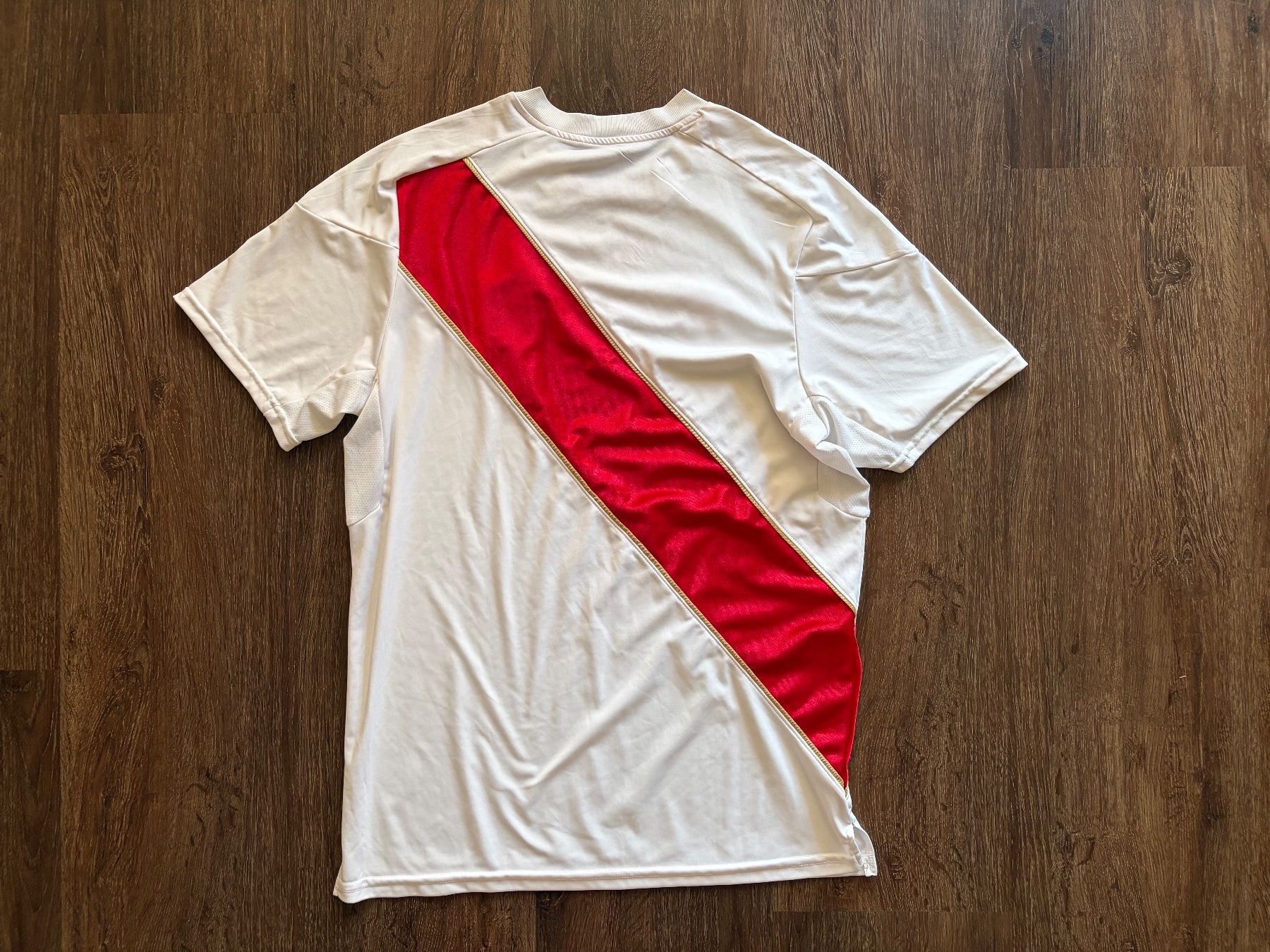 Canottiere & Pantaloni: Peru Trikot – Usato da Muttenz venduto da bargain_hunter 2