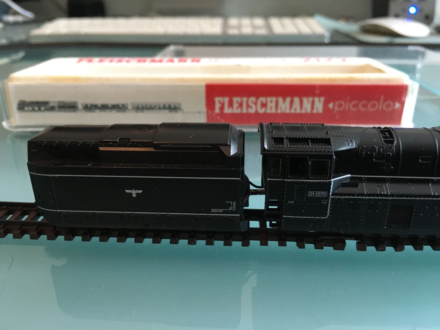 Fleischmann Modellini di ferrovie: Fleischmann Piccolo BR01 BR 01 DR Stromlinien Dampflok – Usato da holziken venduto da Weston 2