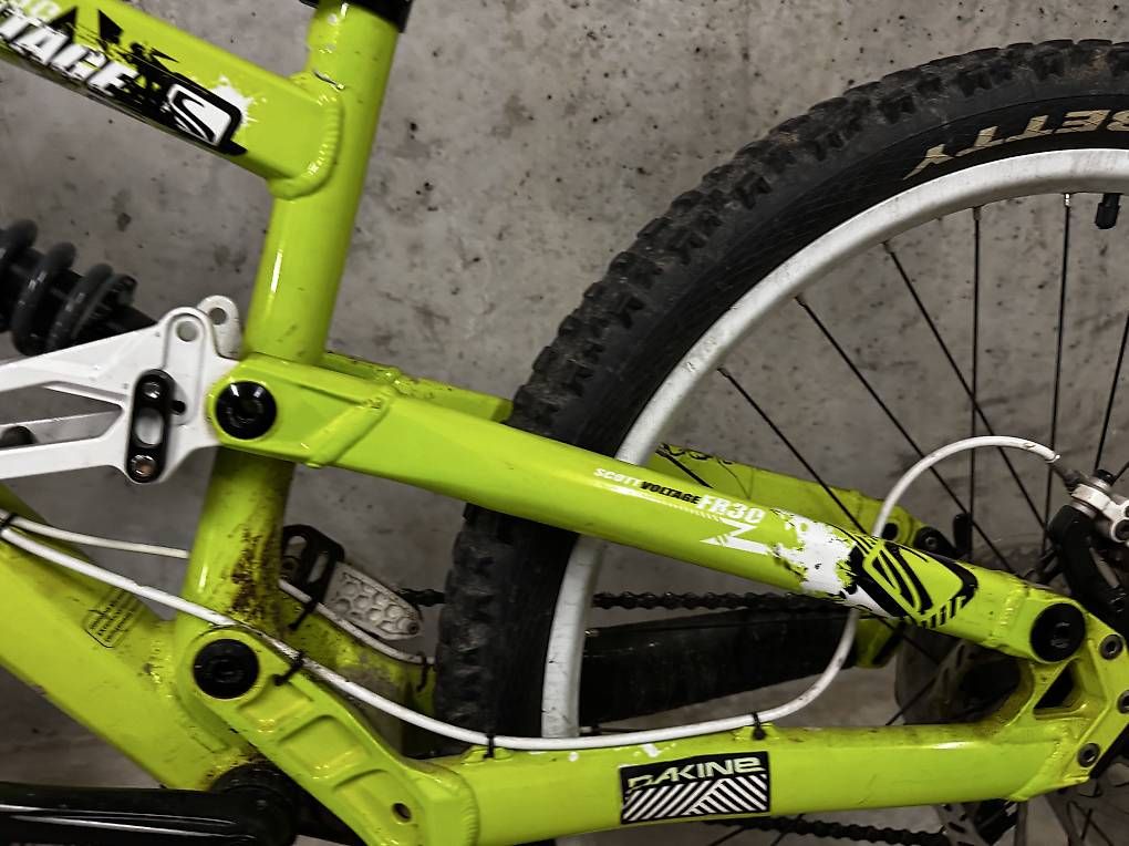 Biciclette: Vélo VTT DH Freeride Scott Voltage – Usato da Crans VD venduto da mis_lq8h 2