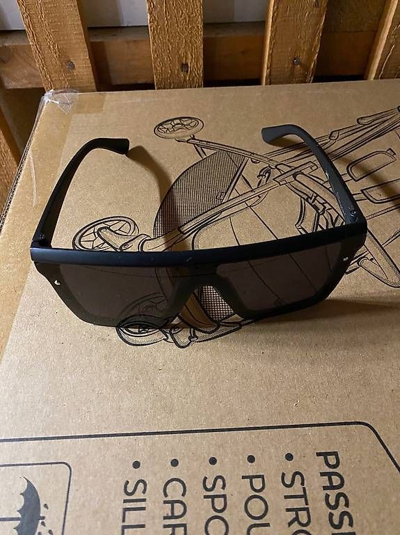 Lunettes & Verres: Moderne Sonnenbrille – D'occasion à Pratteln par davidjg78 2