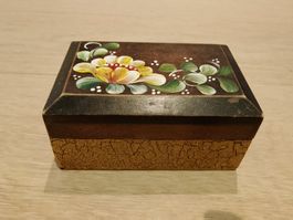 Antike Schatulle handbemalt mit Blumen, guter Zustand