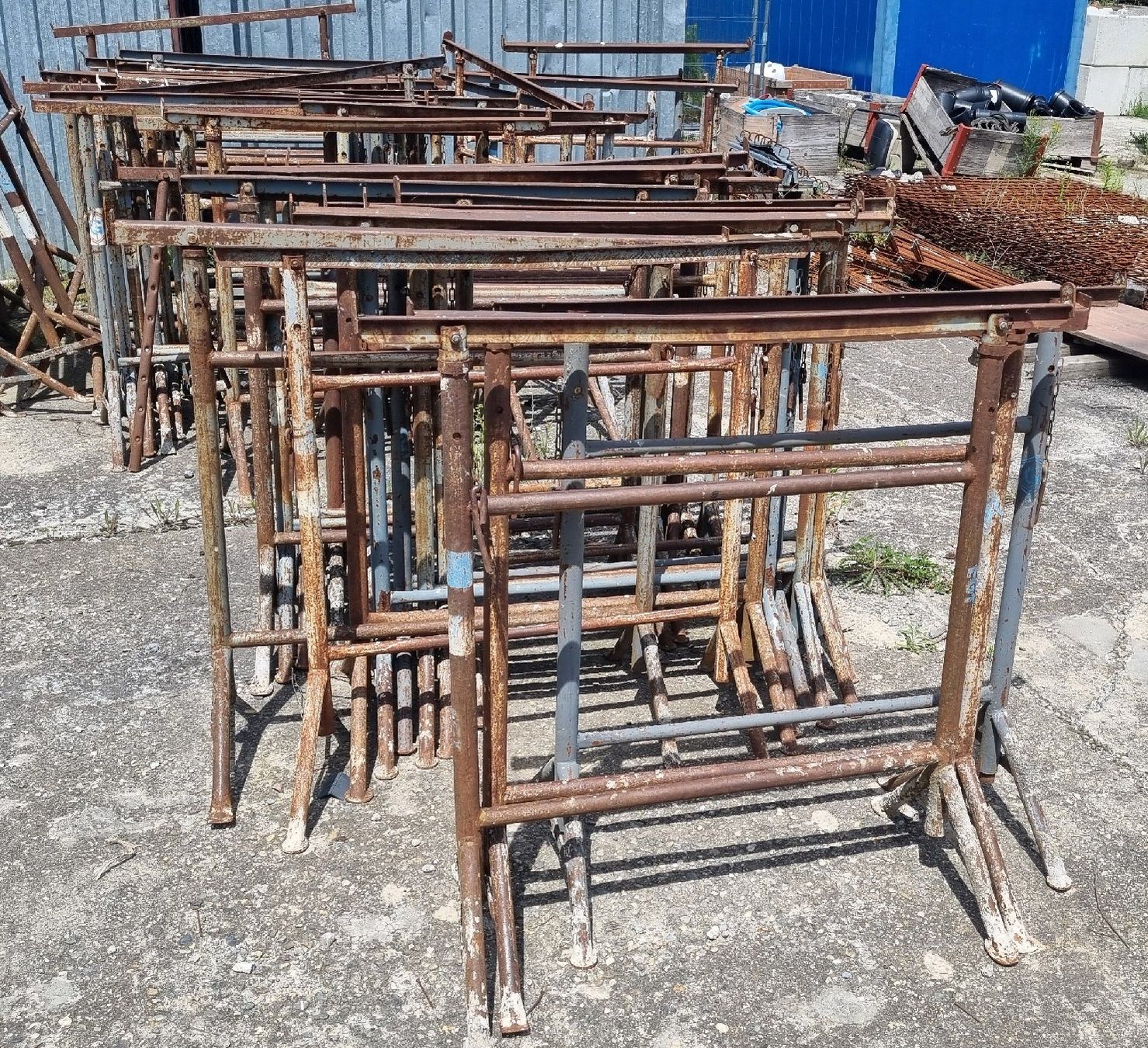 Staffeleien: Chevalet de maçon en métal – Gebraucht aus Aigle von Vintage66 1