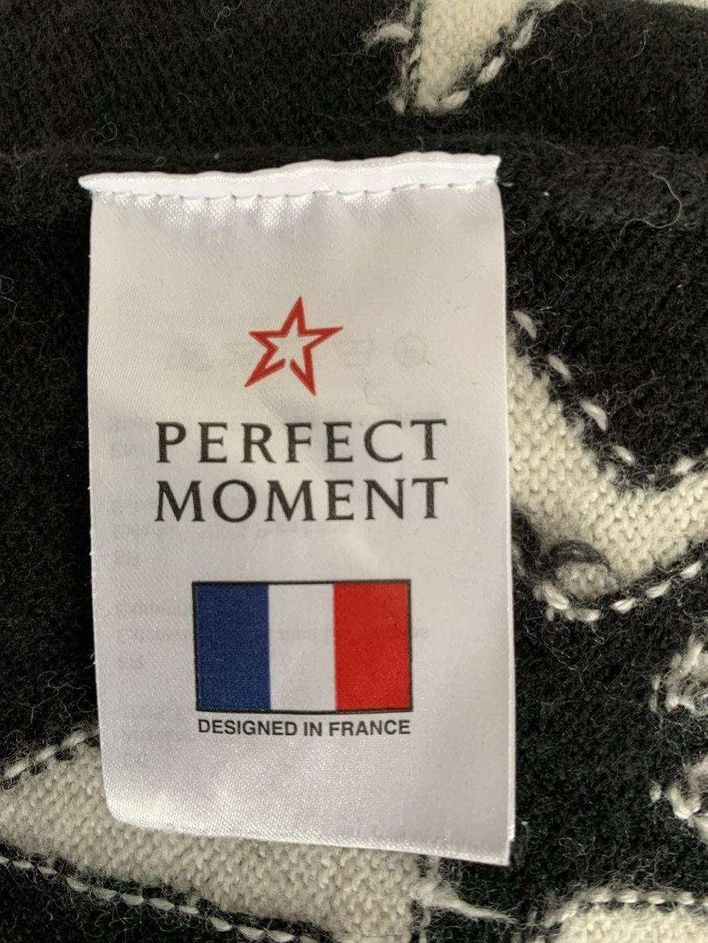 Maglioni & Felpe: PERFECT MOMENT: Neuer exklusiver schwarzer Pullover, S – Nuovo (secondo la descrizione) da Luzern venduto da designluzern 5