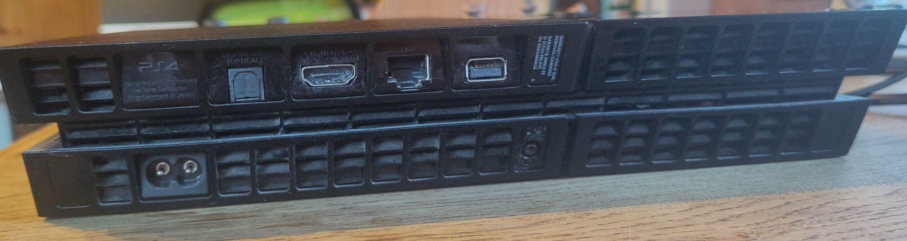 Sony Konsolen: PS4 mit 2 Controller und 2 Games – Gebraucht aus Cumbel von anj_b8wj 2