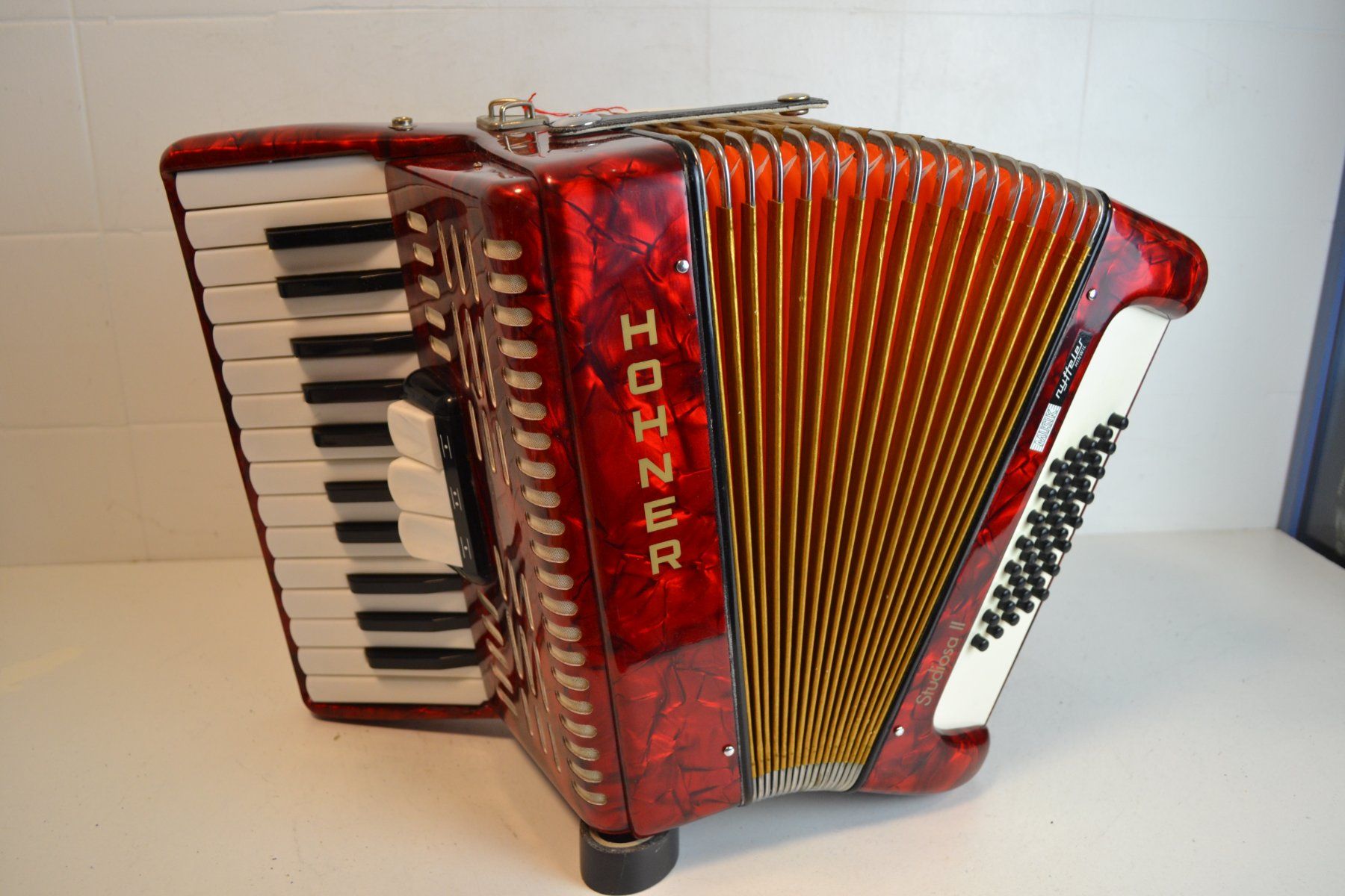 Hohner Musikinstrumente: Akkordeon chromatisch Hohner Studiosa II – Gebraucht aus Zürich von Brockito 3