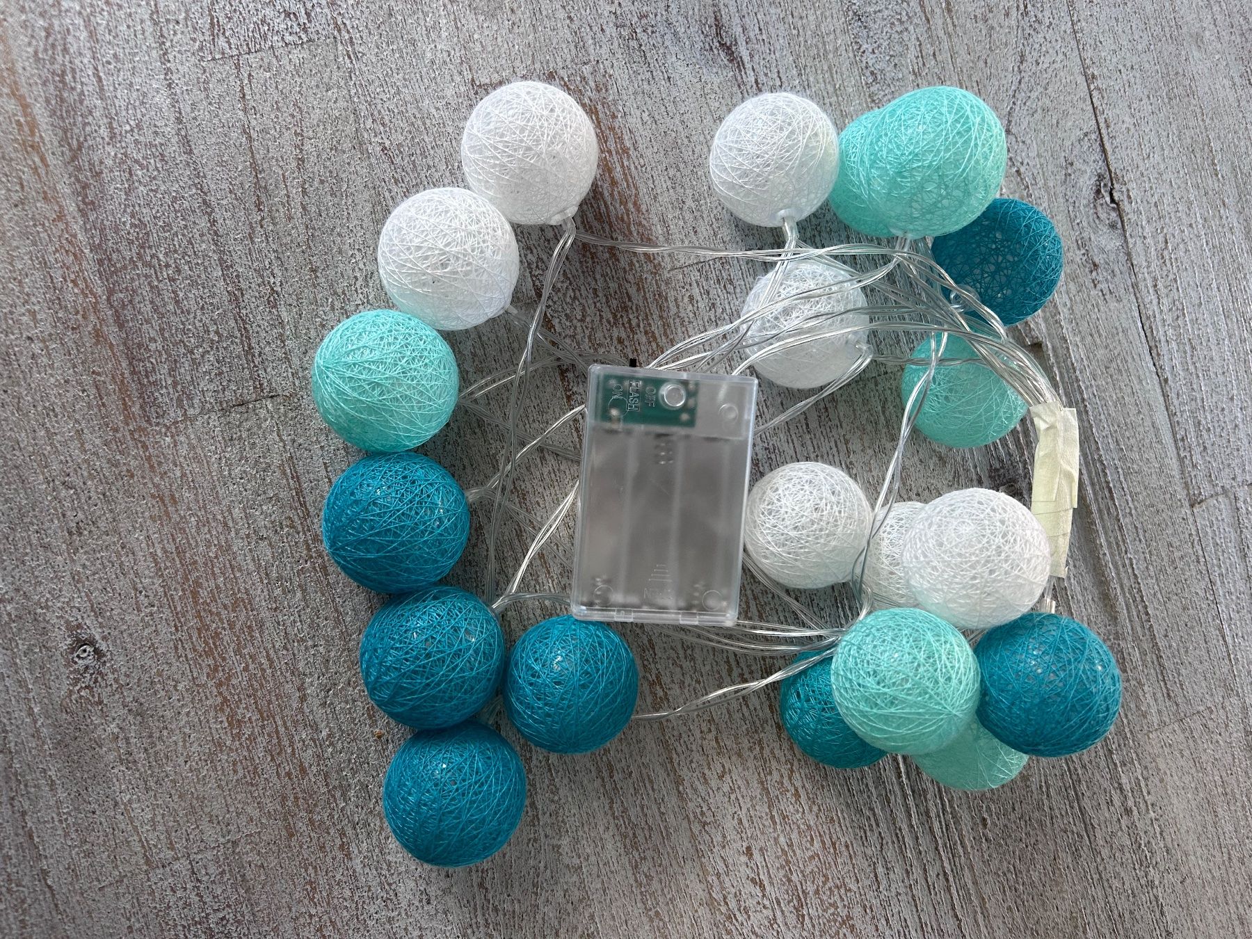 Lichterketten & Leisten: Lichterkette Baumwollkugeln – Gebraucht aus Bretzwil von YSI20