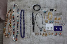 1 schönes 40 teiliges Modeschmuck Set