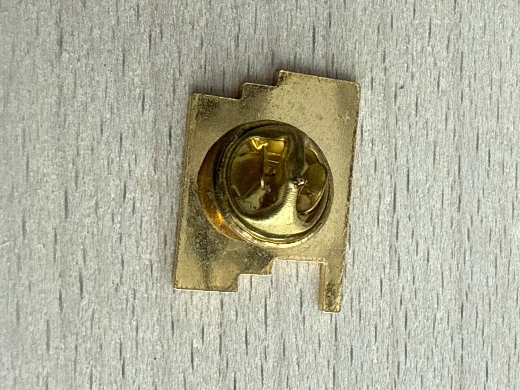 Placchette & Badge: Pin TVB 93 – Usato da Glattbrugg venduto da Schweigmatt 1