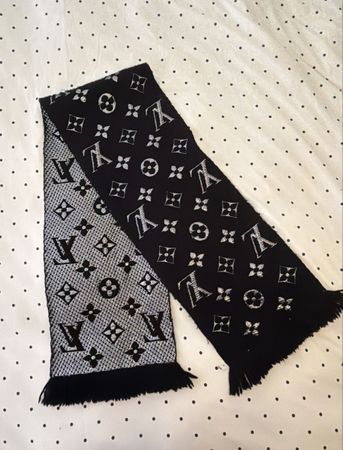 Écharpe Louis Vuitton Monogram noir et argenté
