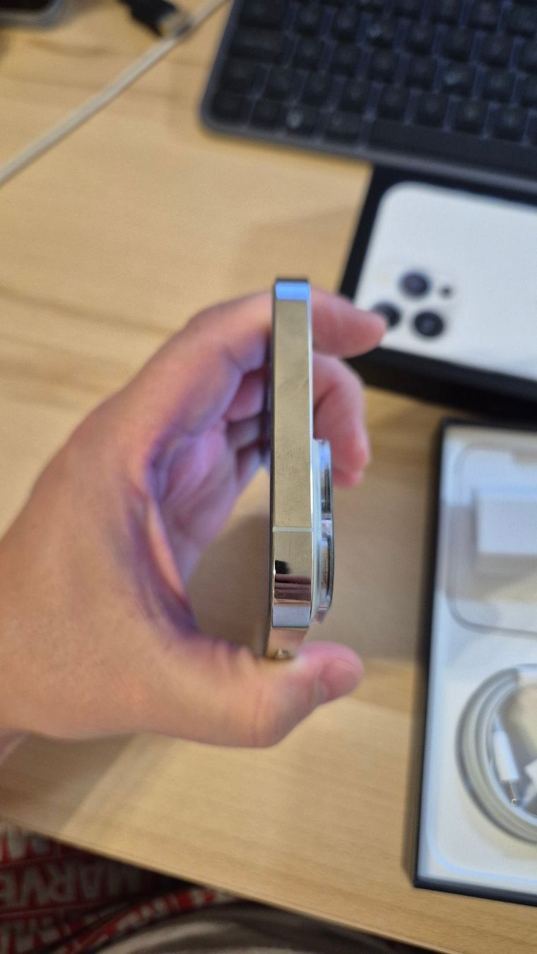 Apple Telefoni cellulari / Smartphones: iPhone 13 Pro Max 256GB Silver 3049 – Usato da Münchenbuchsee venduto da MV_Solutions 7