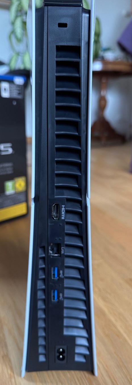Sony Konsolen: PS5 Slim mit zwei Controller neuwertig – Gebraucht aus Luzern von and_d6vm 5