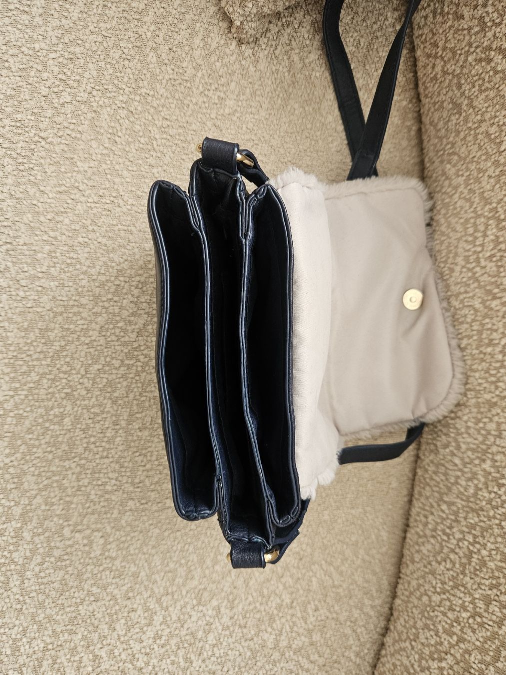 Borse da donna: Winter Tasche mit Kunstfell – Usato da Luzern venduto da kad_b5ll 1