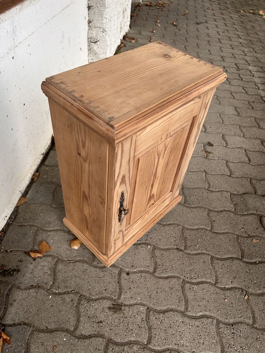 Armoires: Kleines Altes Holzschränkchen Restauriert – D'occasion à Konolfingen par Remo90 4
