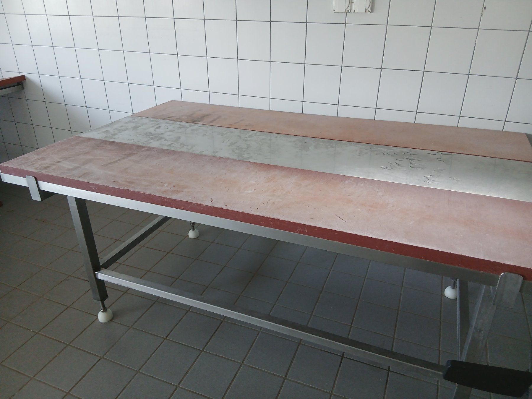 Tavoli: Verarbeitungstisch – Usato da Wasen im Emmental venduto da UKohler96