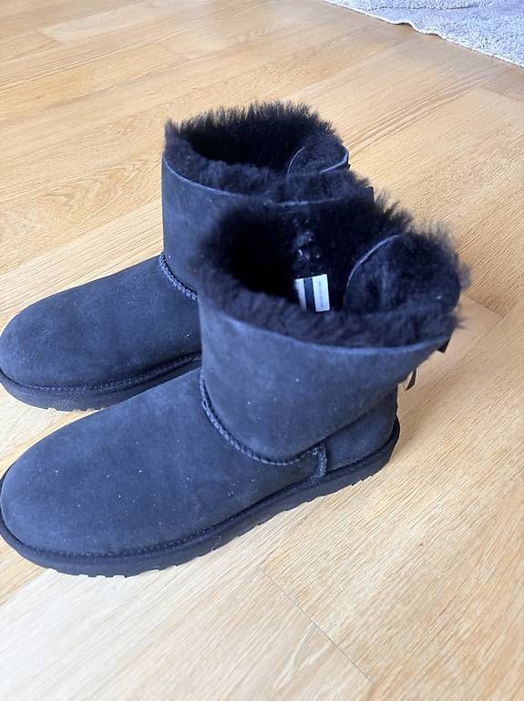 Damenschuhe: UGG Mini noires  – Gebraucht aus Chardonne von any_yq5q 2