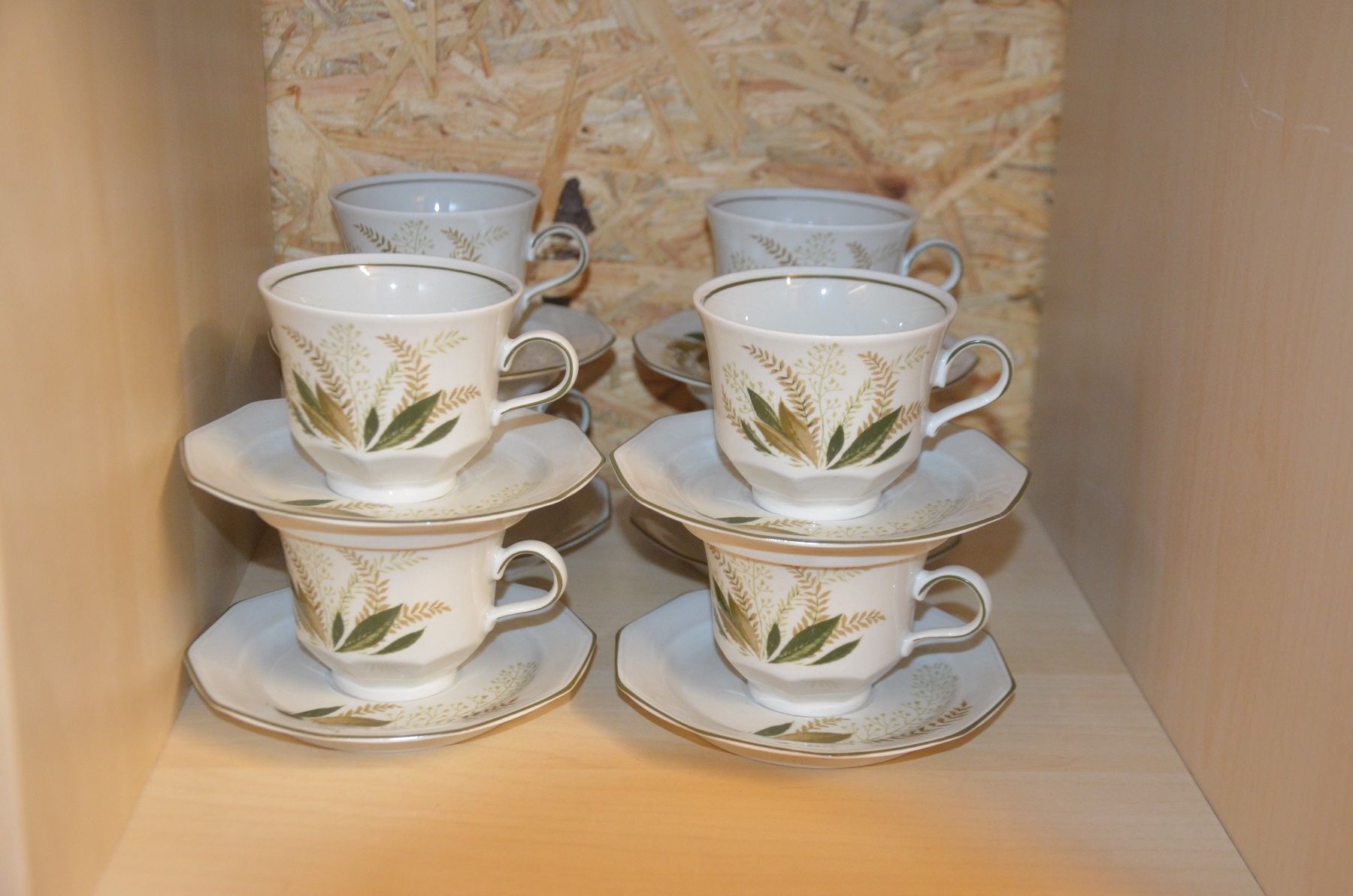 Tazze: 8 STUCK TASSE – Usato da Chiasso venduto da Dolly015