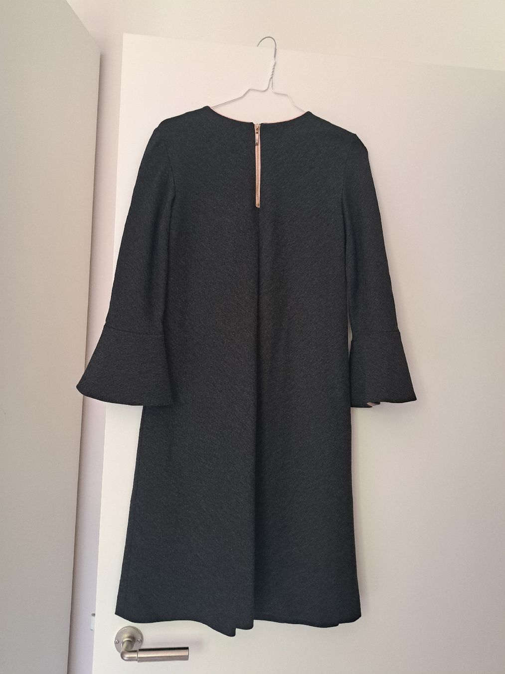 Vestiti: Kleid (grau und rosa, XS) – Nuovo (secondo la descrizione) da Zürich venduto da ale_768s 1