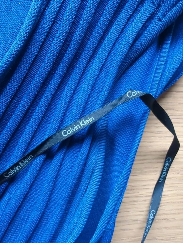Calvin Klein Vestiti: Robe Calvin Klein, neuve, taille S – Nuovo (secondo la descrizione) da La Chaux-de-Fonds venduto da Sam0145 4
