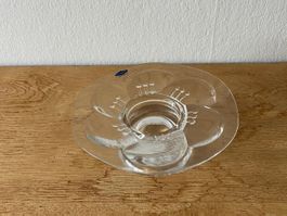 Schöner Kerzenhalter mit Blumenmotiv aus Glas