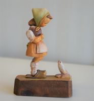 Mädchen mit Vogel