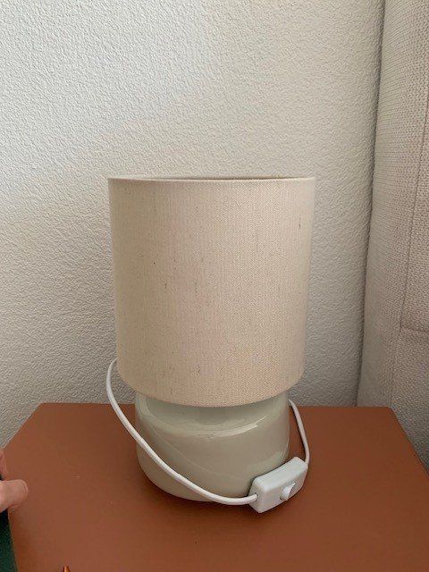 Lampade: Gemütliche Nachttischlampe/Tischlampe – Usato da Biel/Bienne venduto da vsc_5f7v