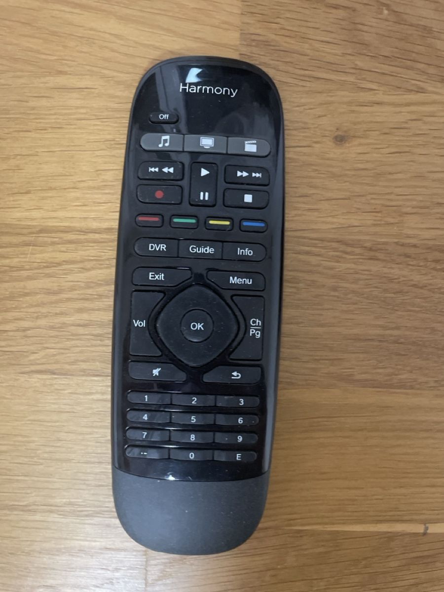 Logitech Telecomandi: Logitech Harmony Smart Control Fernbedienung mit Hub Set – Usato da Benken SG venduto da hop88 1