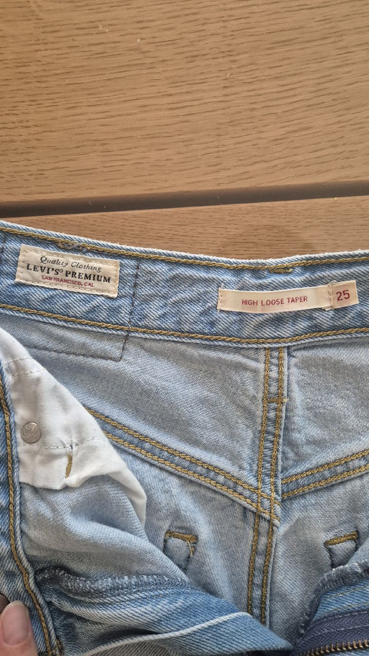 Levi's Jeans: Levi's High Loose Taper Jeans W25 hellblau  – Gebraucht aus Winterthur von ann_7lxx 5