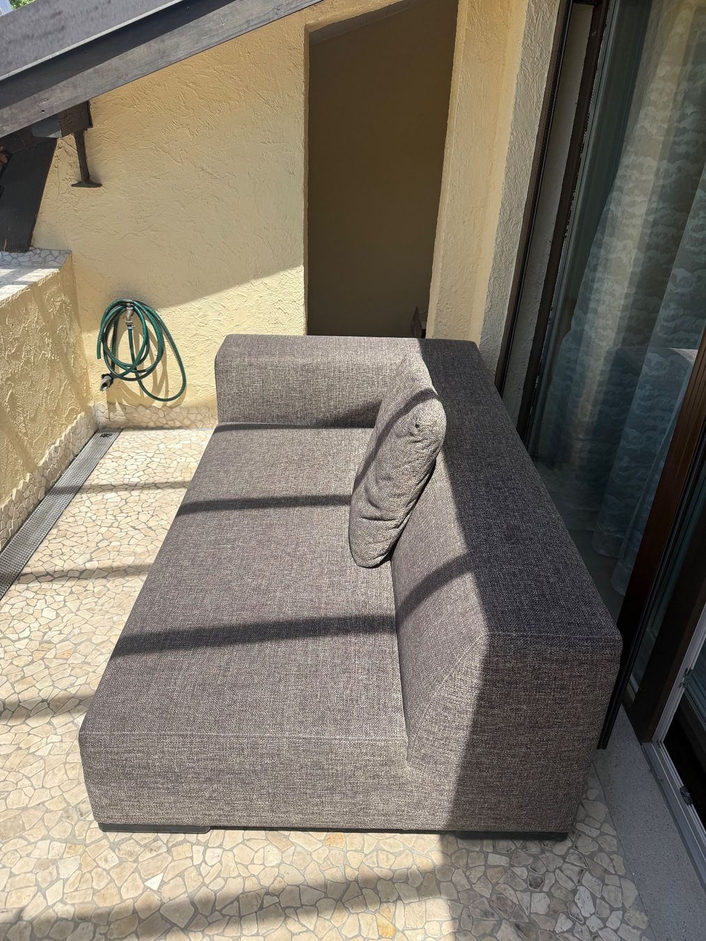 Divani: Canapé gris, style moderne – Usato da Anières venduto da sg_025 1