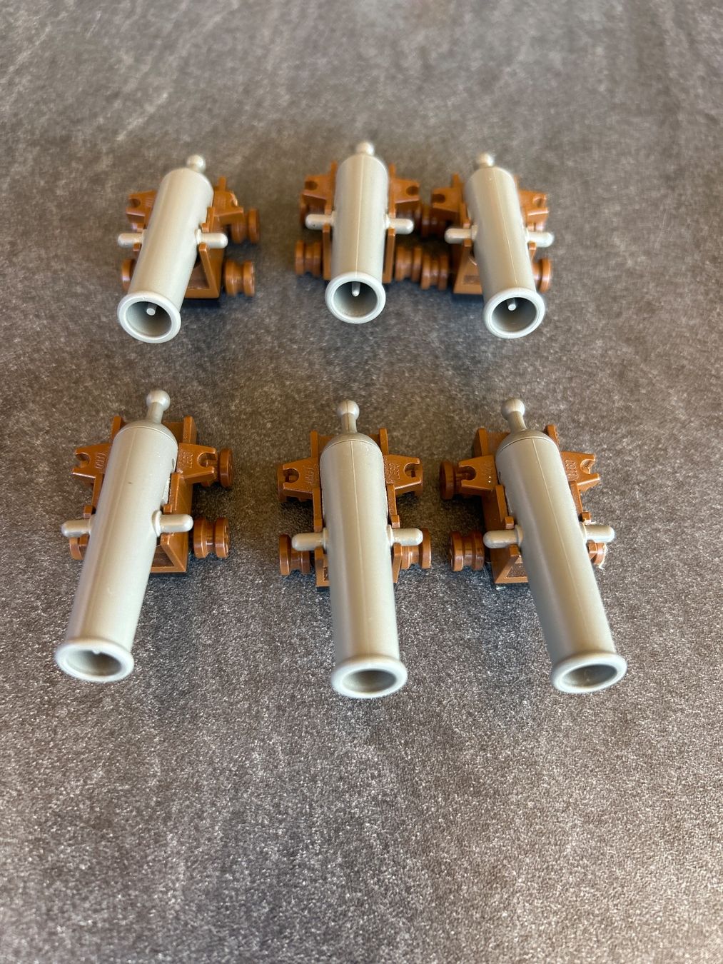 Lego Spielzeuge: 6 braune Legokanonen mit Räder – Gebraucht aus Altstätten SG von Mediad