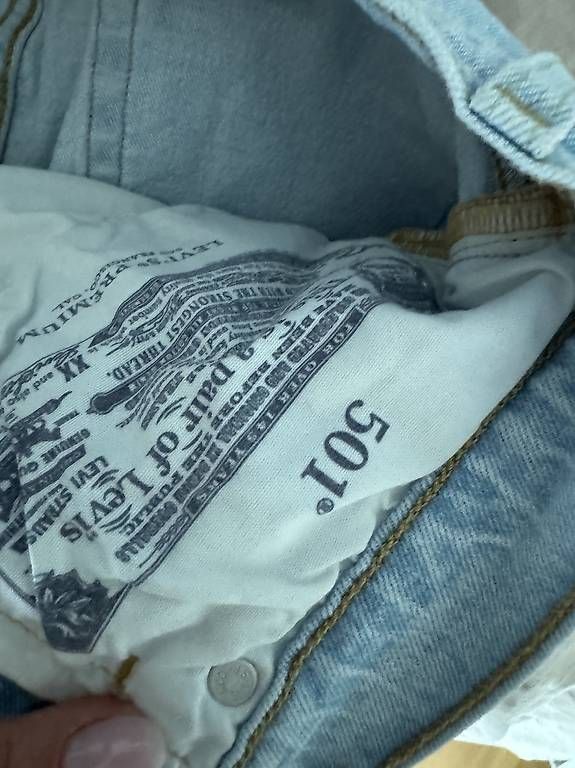 Jeans: Levis Jeans Damen 501 – Usato da Rotkreuz venduto da LoriLori 1