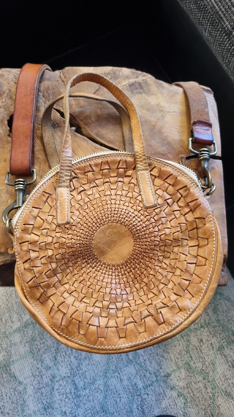 Campomaggi Borse da donna: Schöne Campomaggi Tasche rund  – Usato da Bad Zurzach venduto da Mfritzli
