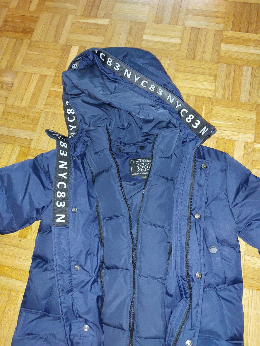 Jacken & Mäntel: Winterjacke mit Kapuze und doppel Verschluss – Gebraucht aus Zürich von Yvn 2